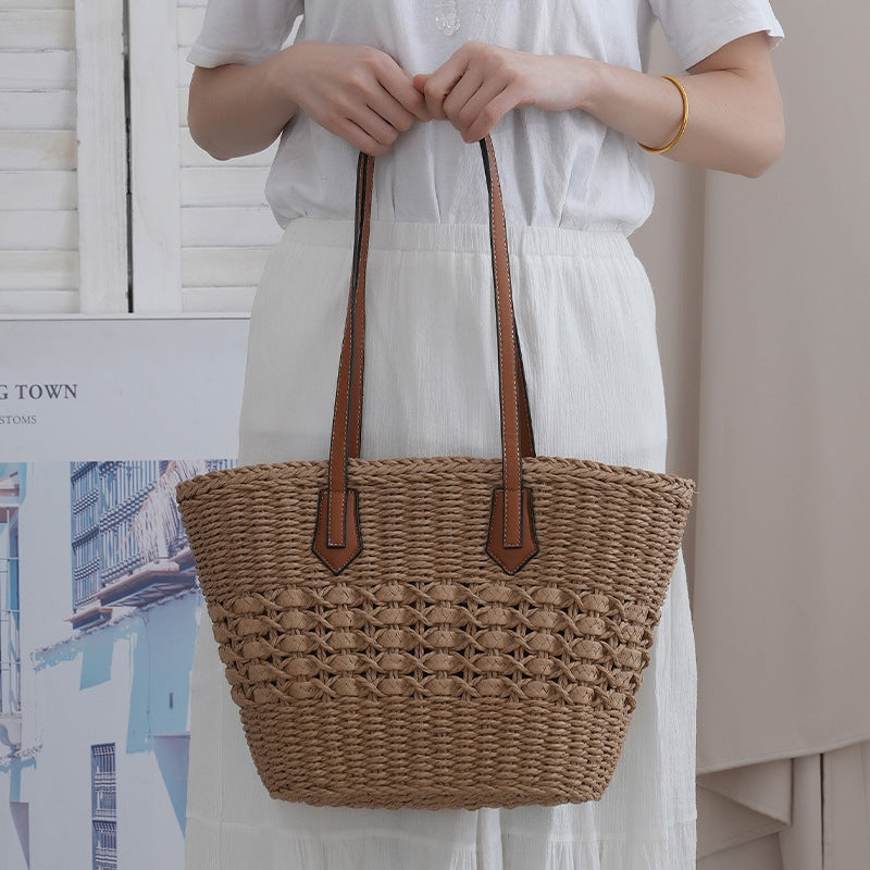 Handmade shopping and beach bag made from natural materials Bowlift