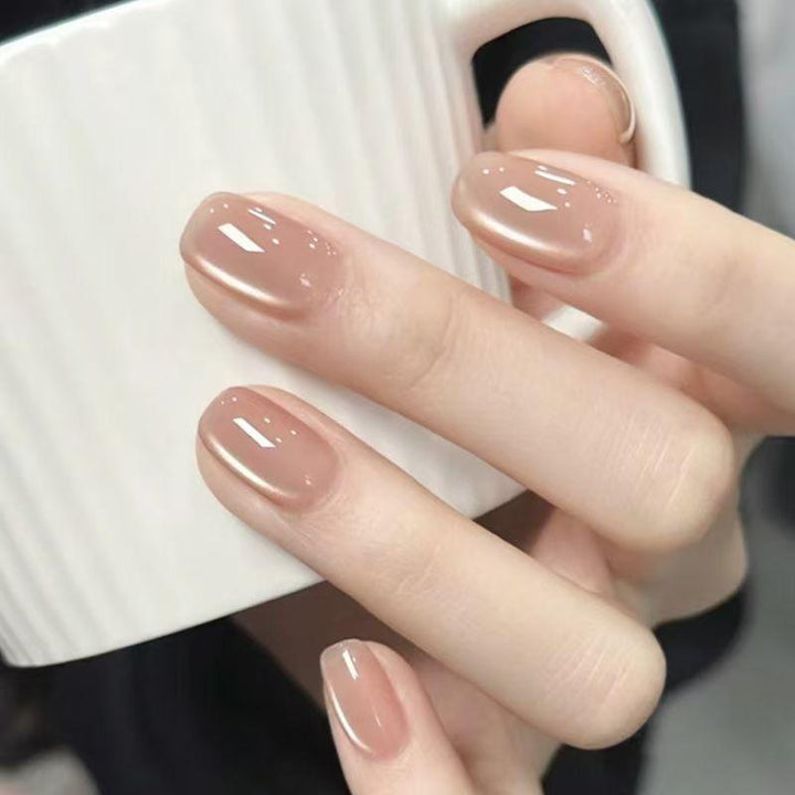 High-quality artificial nails with natural finish Bowlift