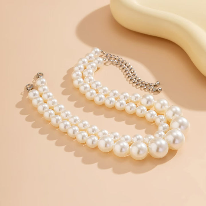 Elegant pearl necklace with double strand Bowlift