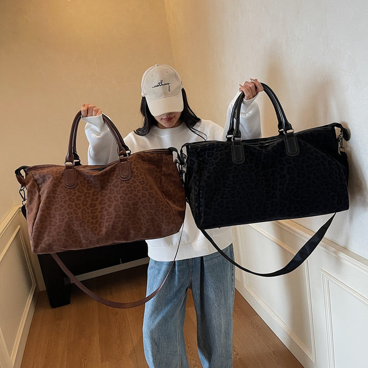 Fashionable travel bag with comfortable carrying handles Bowlift