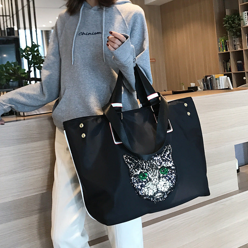 Stylish shoulder bag with unique cat motif Bowlift