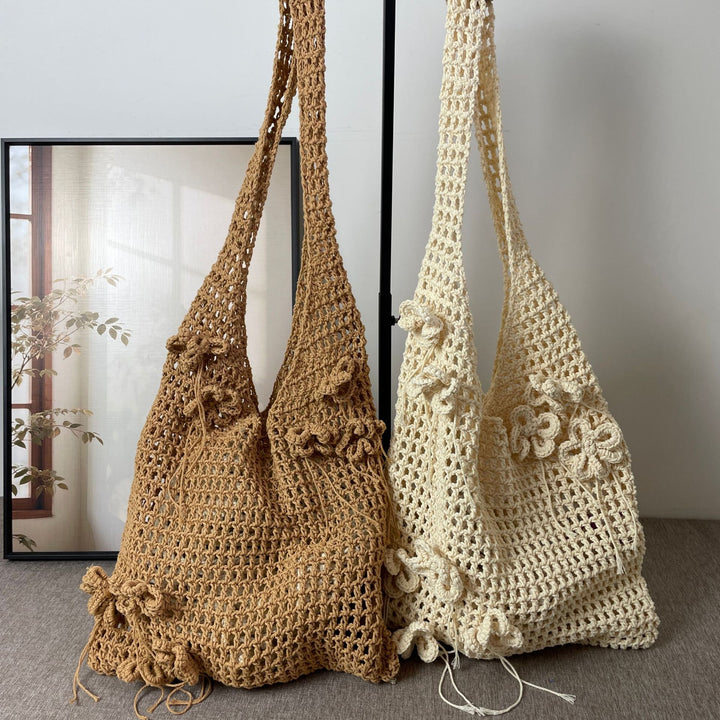 Hand-knotted beach bag with flower details Bowlift