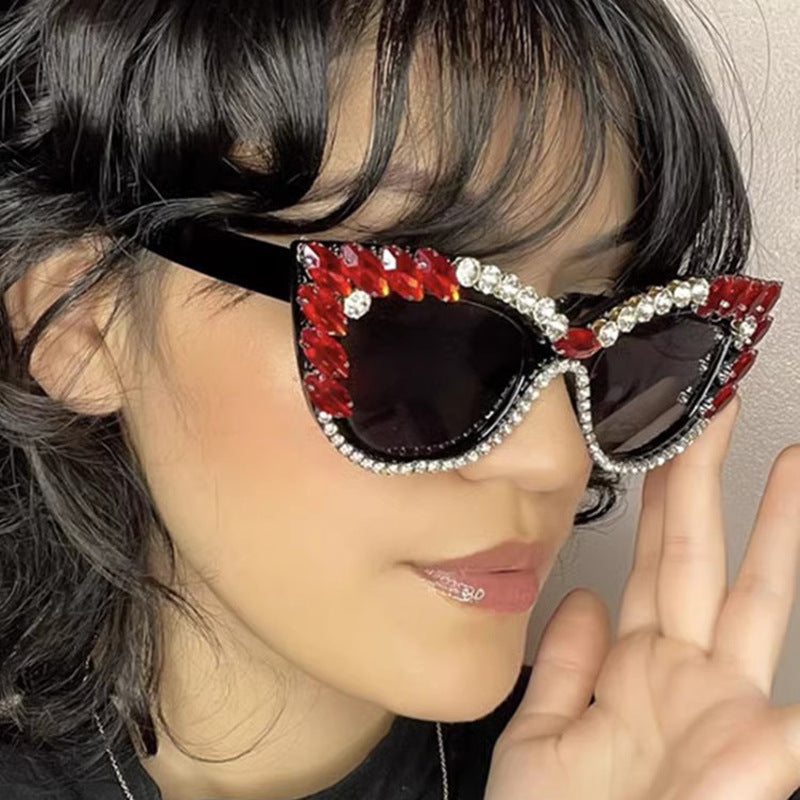 Ladies Glamorous Cat-Eye Sunglasses with Extravagant Crystal Decoration Bowlift