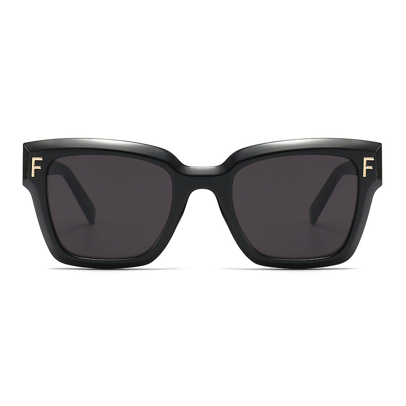 Ladies fashionable square sunglasses with gold details Bowlift