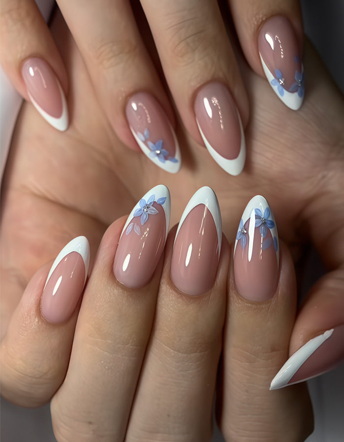 Elegant Floral Accent Press-On Nail Set Bowlift