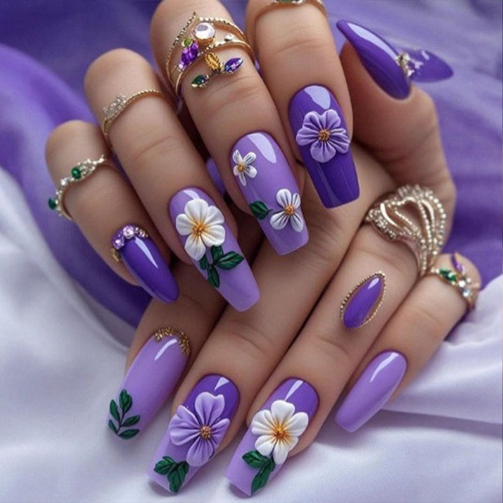 Artificial nails with floral decorations Bowlift