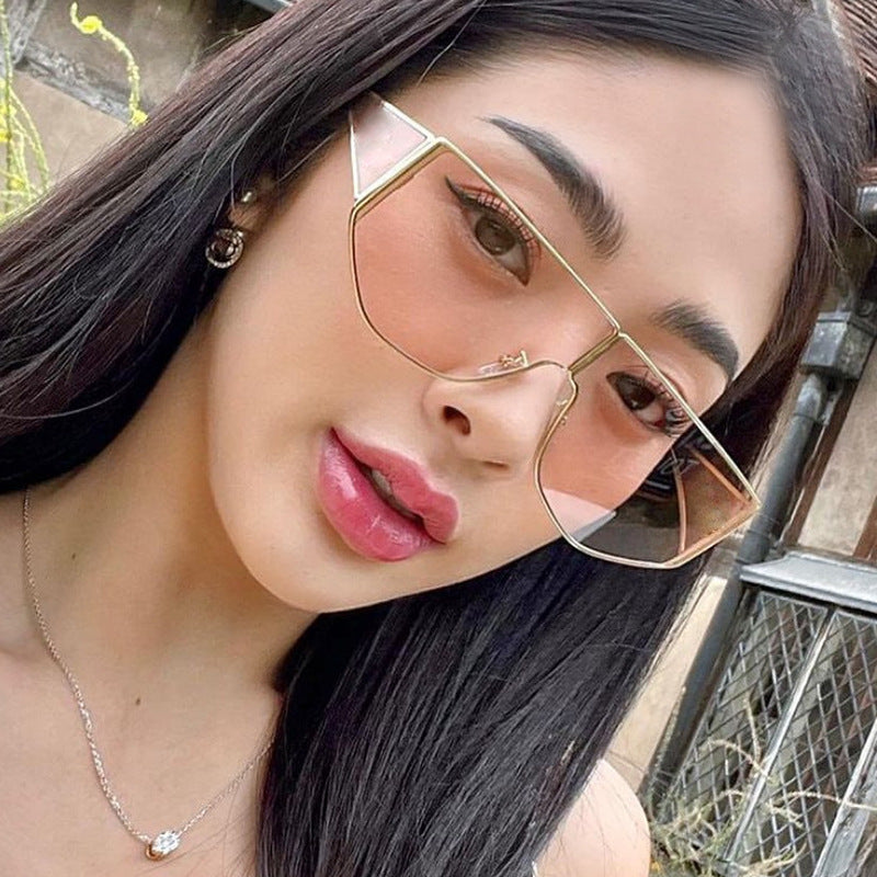 Women's trendy oversized sunglasses with distinctive geometric design Bowlift