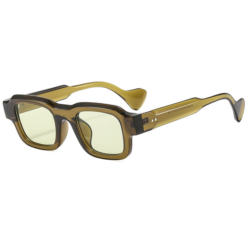 Women Retro-inspired sunglasses in striking design Bowlift