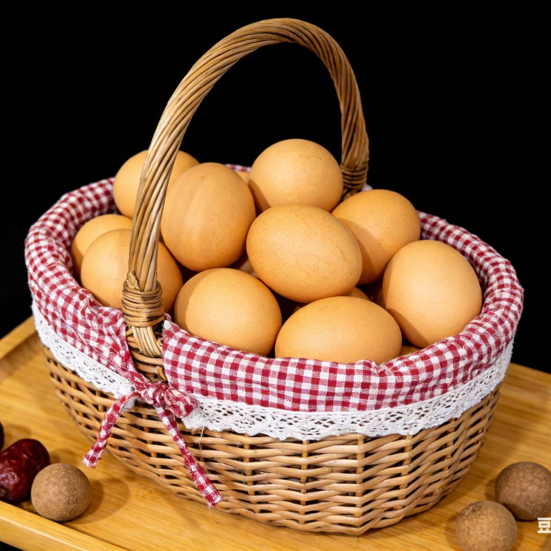 Women's braided basket with romantic gingham pattern Bowlift