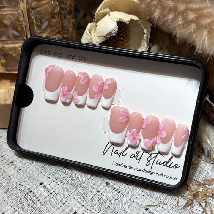 Floral Embellished Press-On Nail Set Bowlift