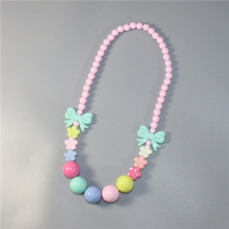 Colorful pearl necklace with floral elements Bowlift