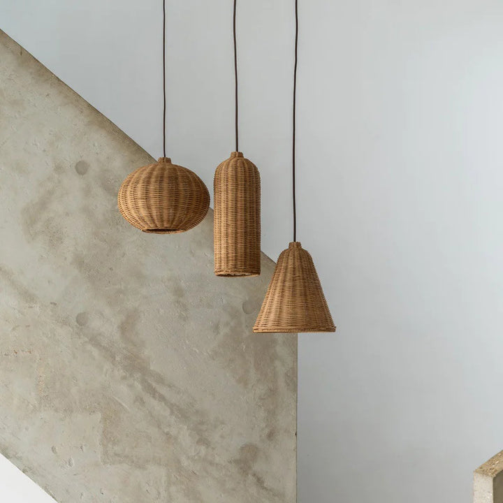 Handmade pendant light made of braided rattan Bowlift