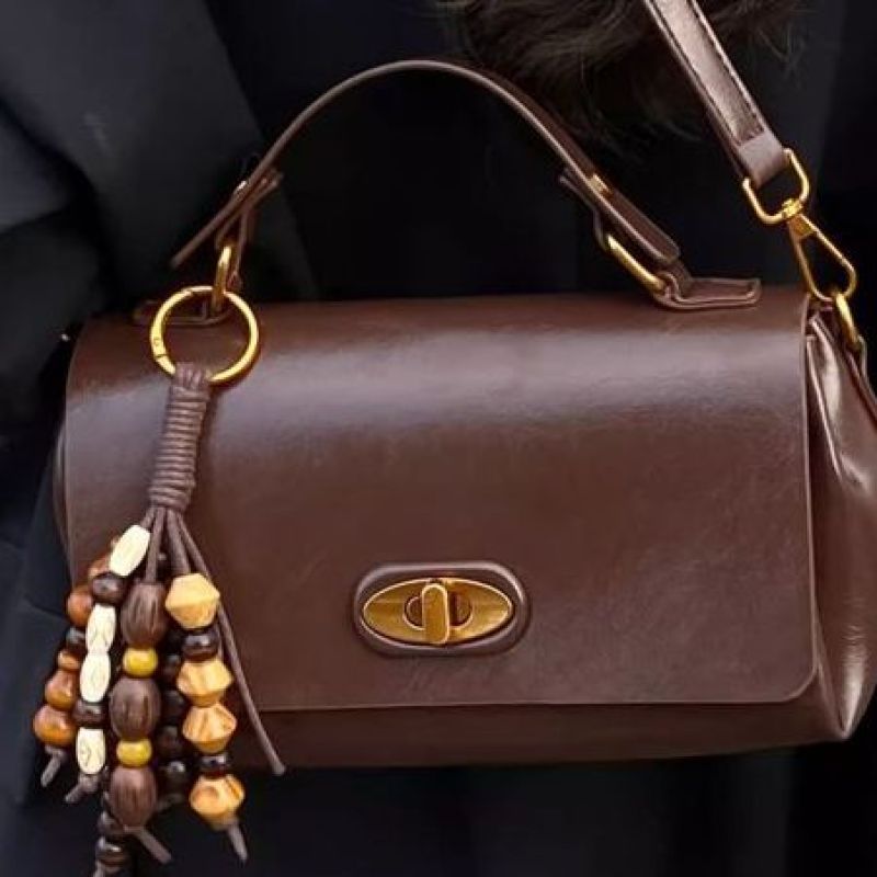 Elegant Structured Handheld Purse Bowlift