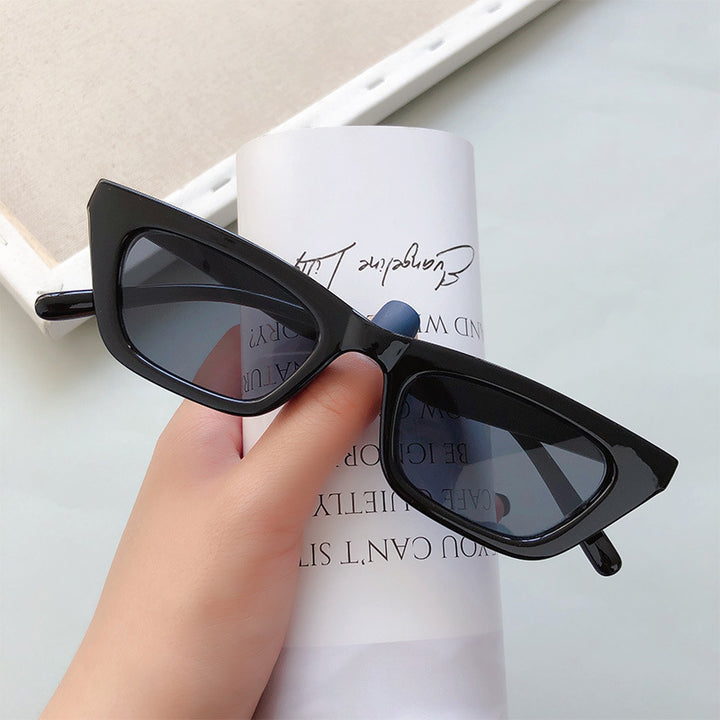 Fashionable Cat-Eye Sunglasses Bowlift