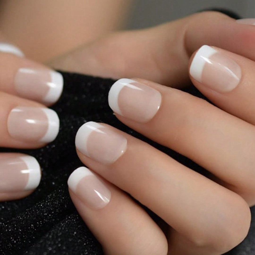 Classic French Tip Nail Set Bowlift