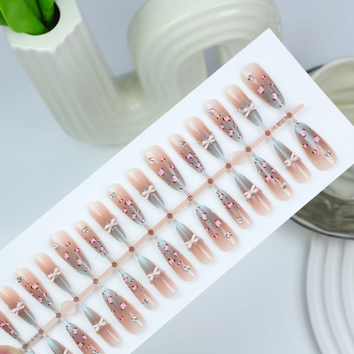 Decorative Heart Design Press-On Nail Set Bowlift