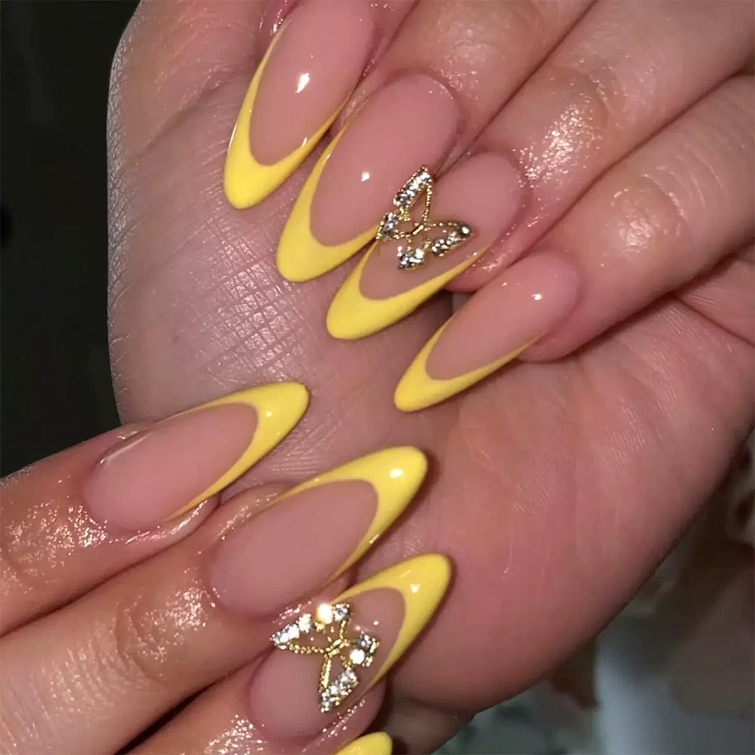 Nail set with luxurious 3D butterfly and glitter embellishments Bowlift