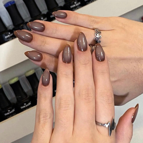 Artful nail extensions in elegant banana design Bowlift