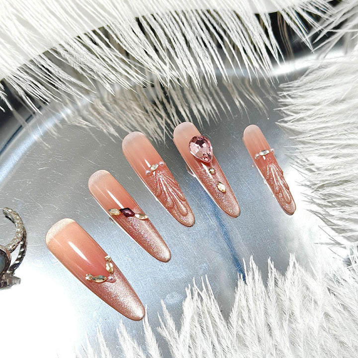 Elegantly designed artificial nails Bowlift