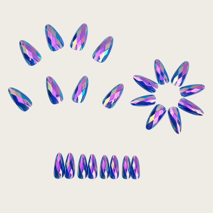 Artificial nails with faceted crystal design Bowlift