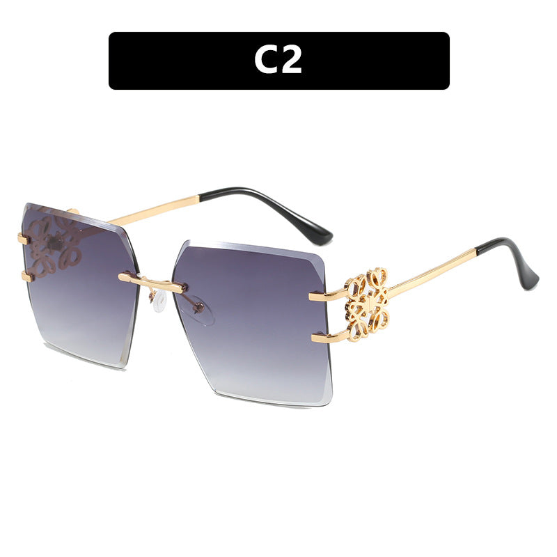 Women's fashionable sunglasses with exceptional design and golden accents Bowlift