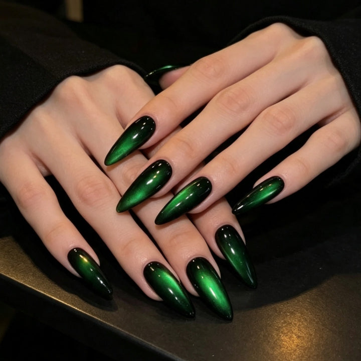 Artificial nails in elegant facet design Bowlift