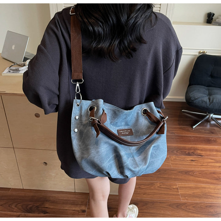 Everyday handbag with innovative carrying system Bowlift