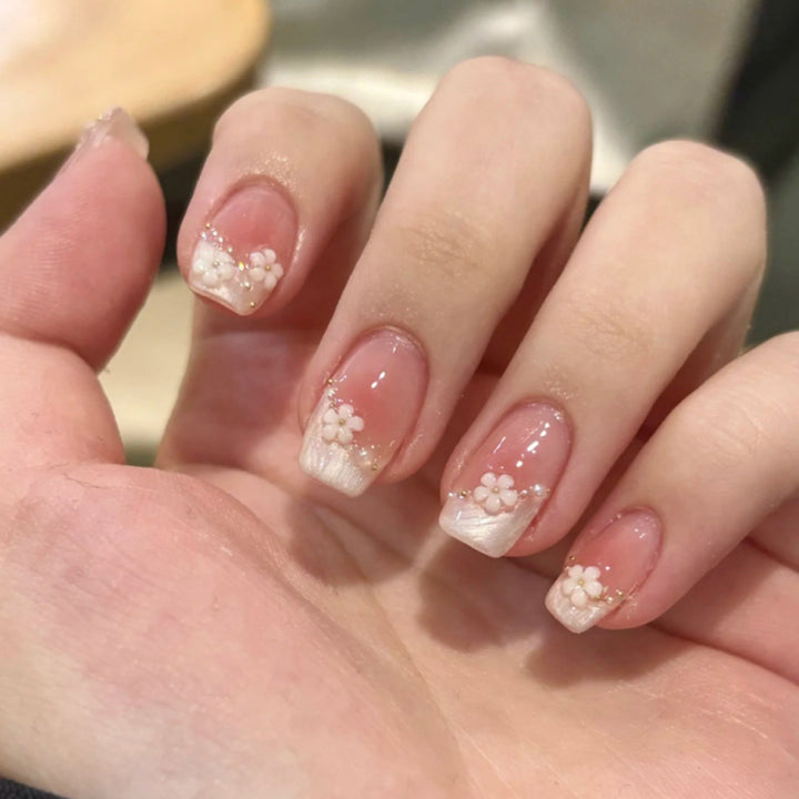 Artful Nail Extensions with delicate flower decorations Bowlift