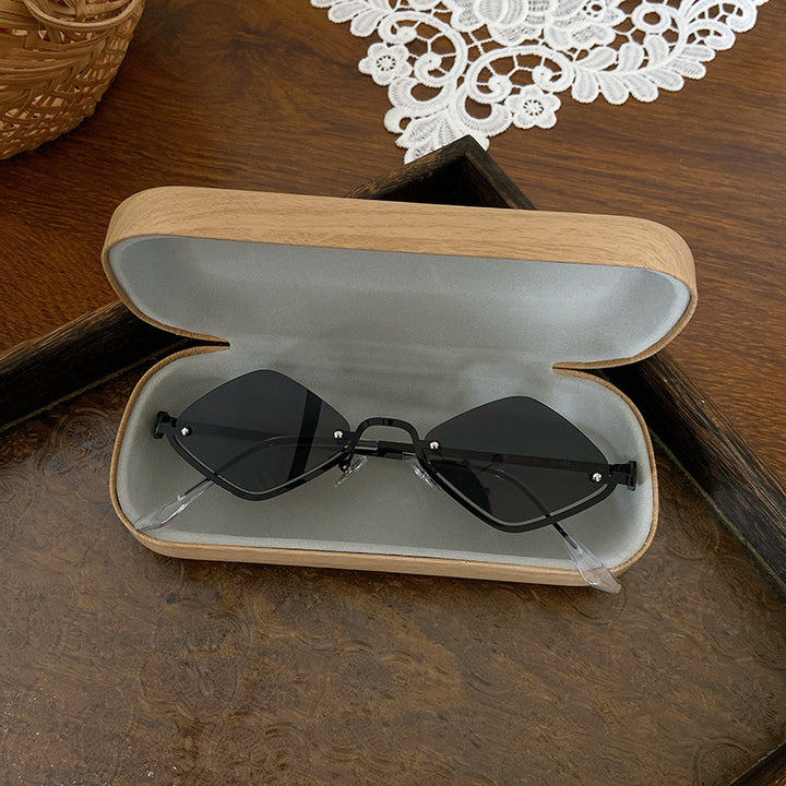 Fashionable Retro Sunglasses in Geometric Design Bowlift