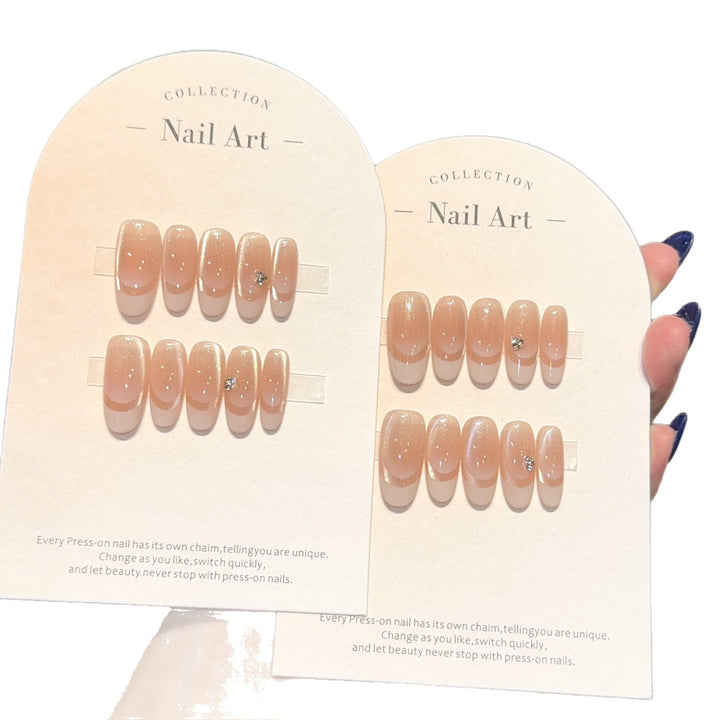 Artificial nails with glitter accents Bowlift