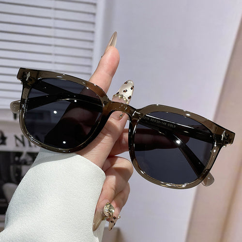 Ladies stylish and fashionable sunglasses with round frame Bowlift