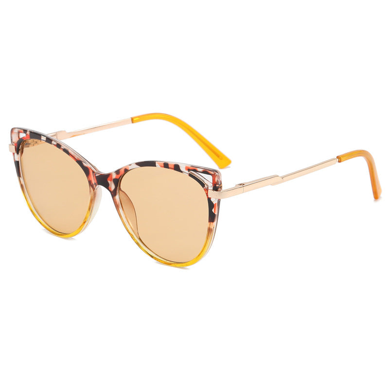 Ladies trendy cat-eye sunglasses with mirrored lenses Bowlift