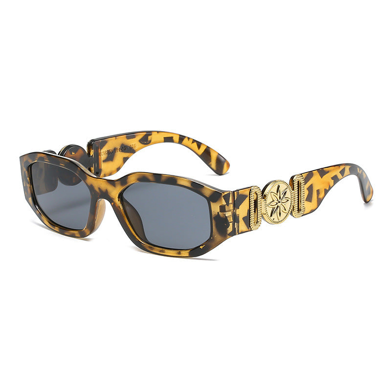 Ladies trendy and stylish sunglasses with luxurious details Bowlift