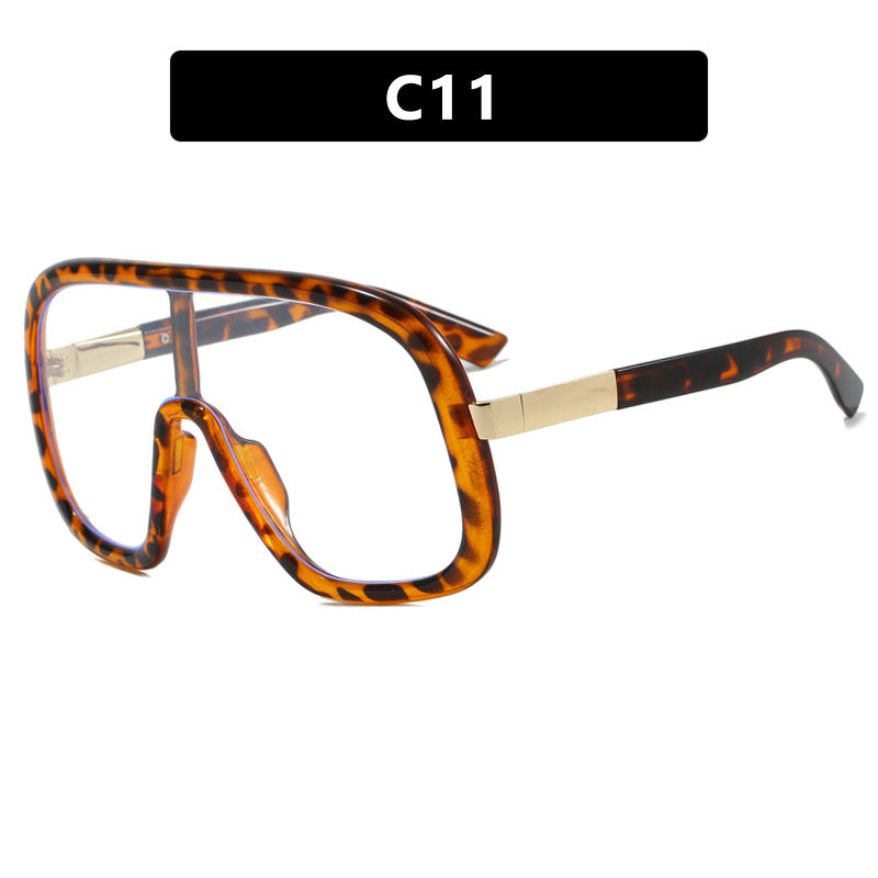 Women's oversized sunglasses in elegant retro design Bowlift