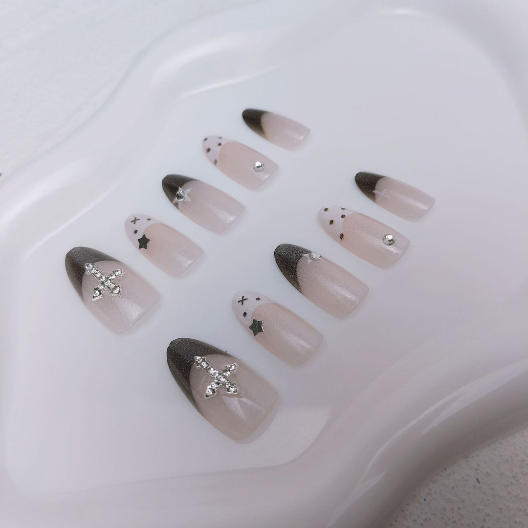 Glittering artificial nail design with elegant accents Bowlift