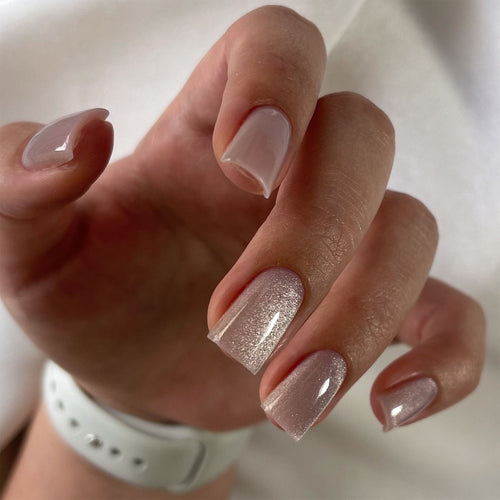 Artificial nail art with elegant shine Bowlift