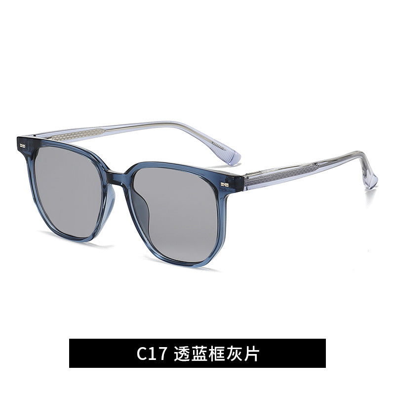 Ladies sunglasses in a modern square frame Bowlift