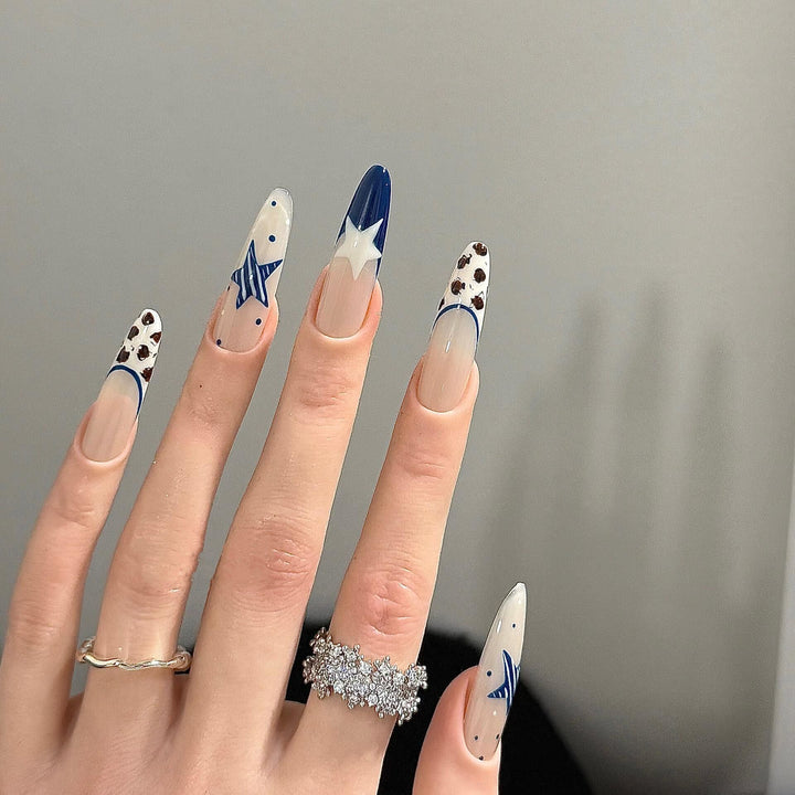 Artificial nails in creative star design Bowlift