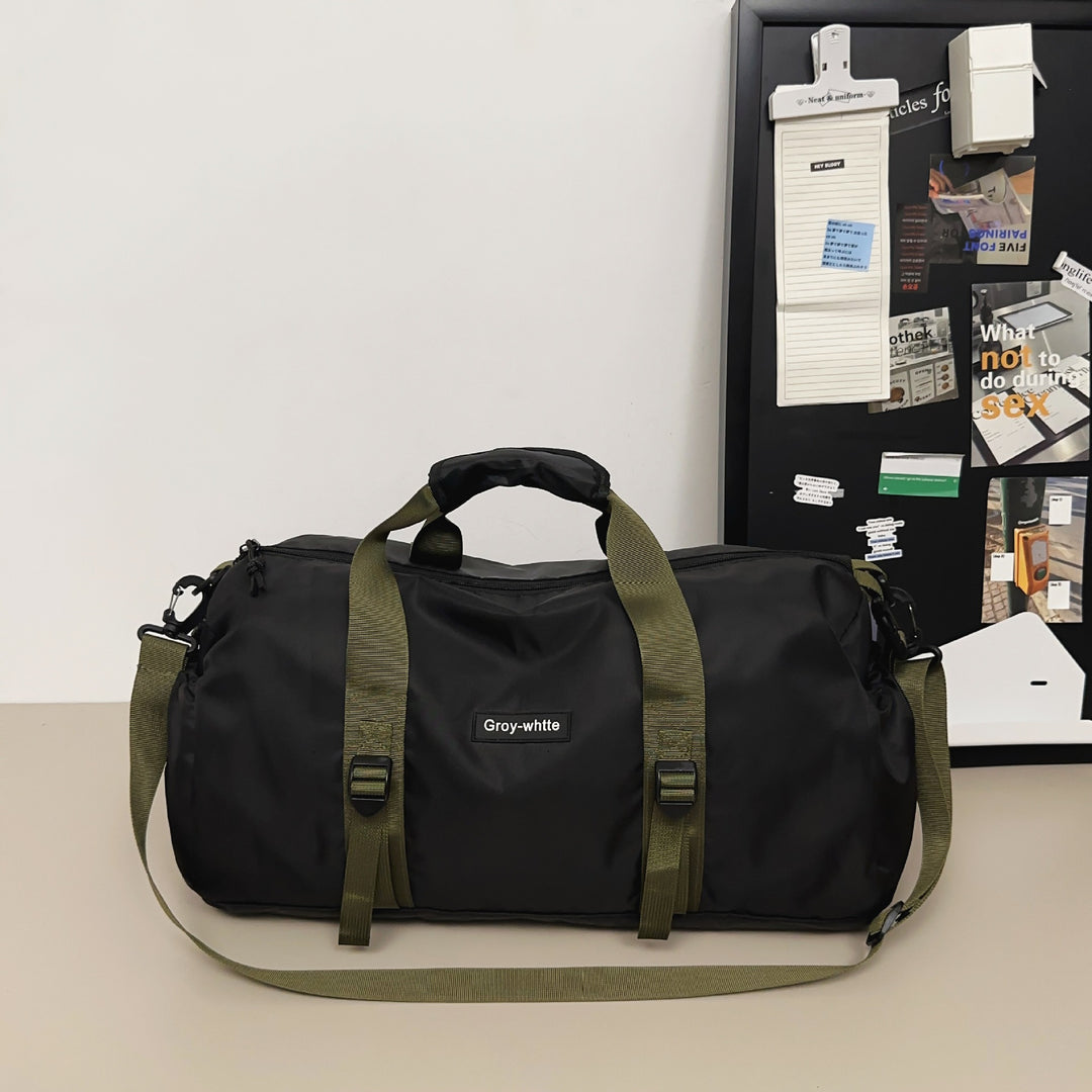 Sporty travel bag with adjustable shoulder strap and sturdy carrying handle Bowlift