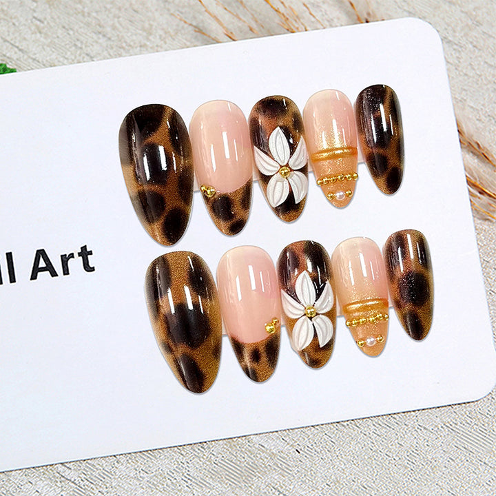 Artistic Nail Tips with Animal Designs Bowlift