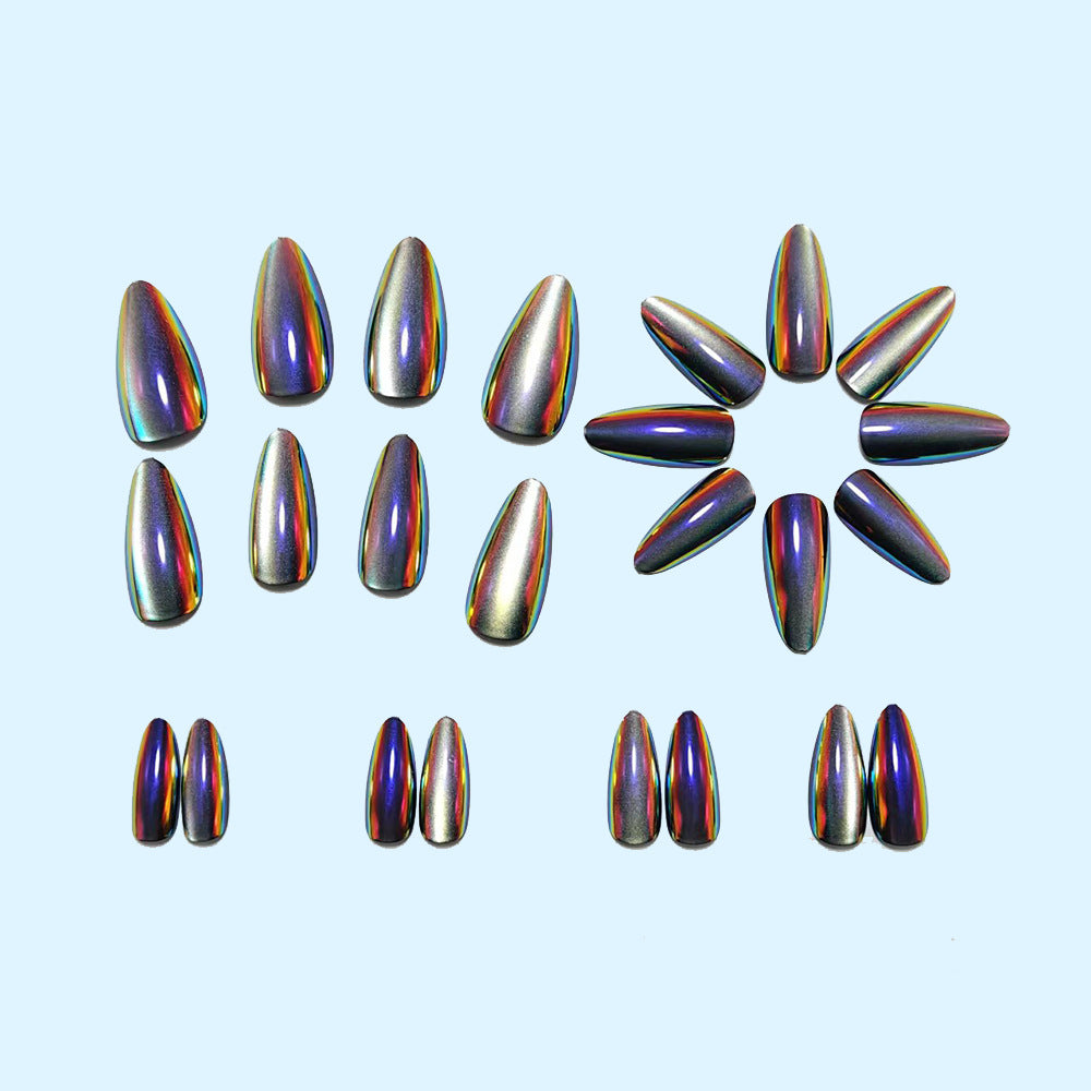High-gloss artificial nails in modern metallic look Bowlift