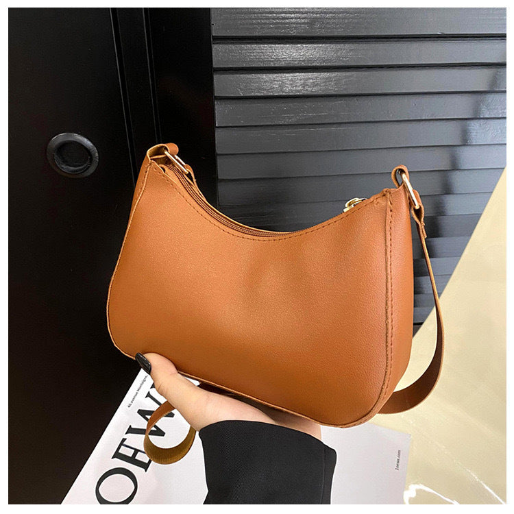 Elegant Handbag in Curved Design Bowlift