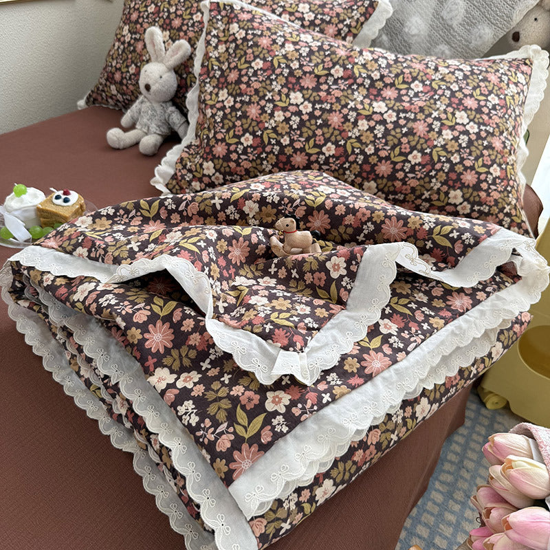 Women Cozy Bedspread with Playful Floral Pattern Bowlift
