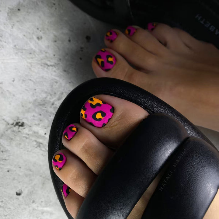 Playful Leopard Print Press-On Toenails Bowlift