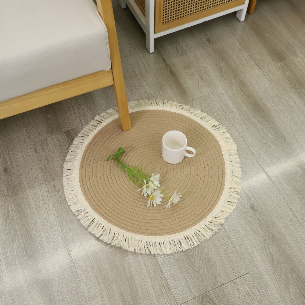 Round rug with fringed design
