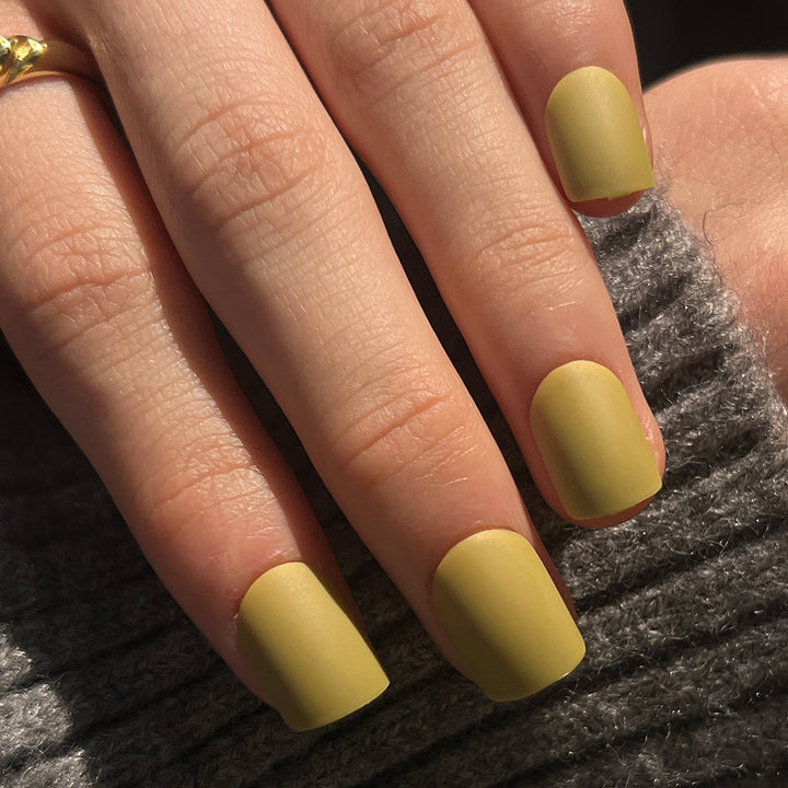 Artificial nail art with matte finish Bowlift