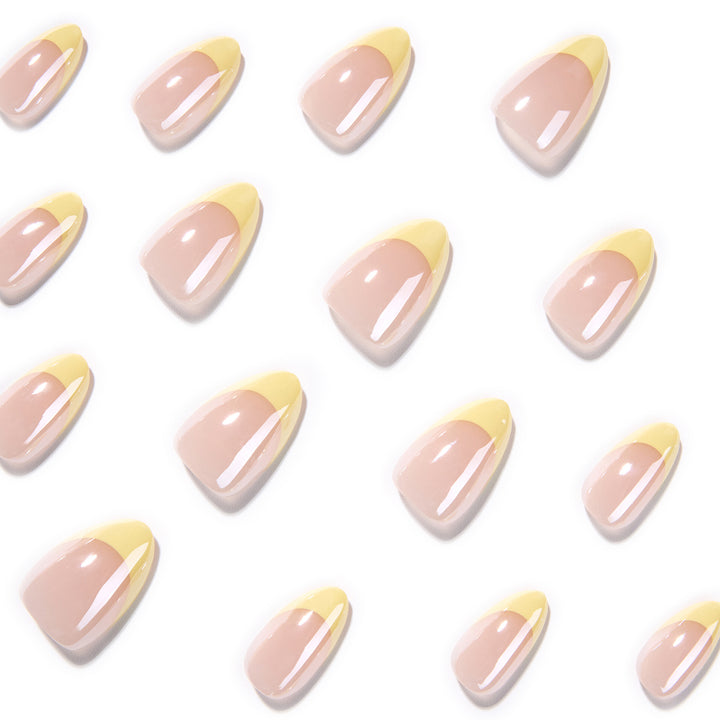 Elegant and refined nail art with shimmering French-tip Bowlift
