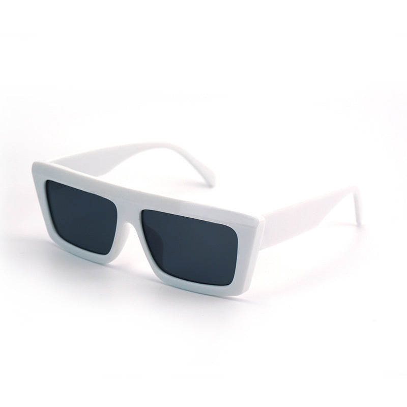 Women Oversized Sunglasses with Modern and Angular Design Bowlift