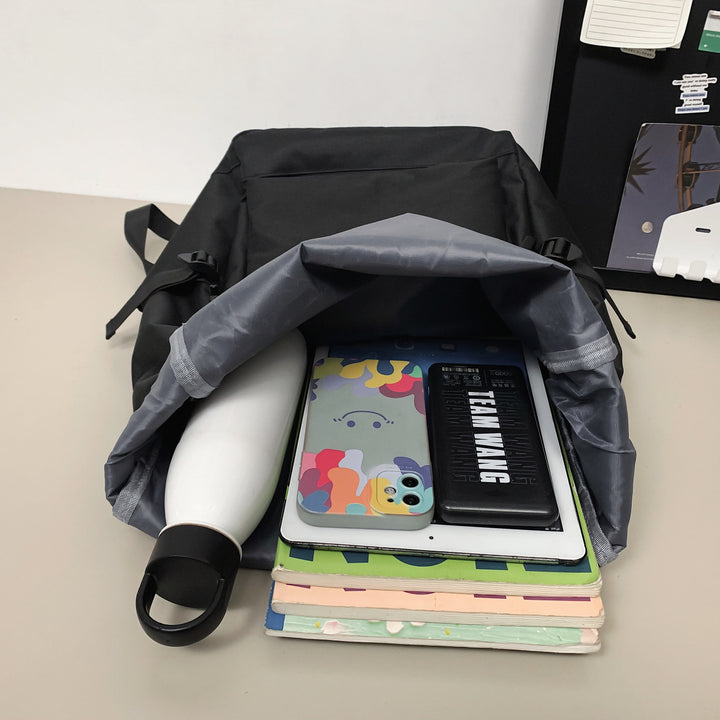 Multifunctional Backpack with Practical Rolltop Closure Bowlift