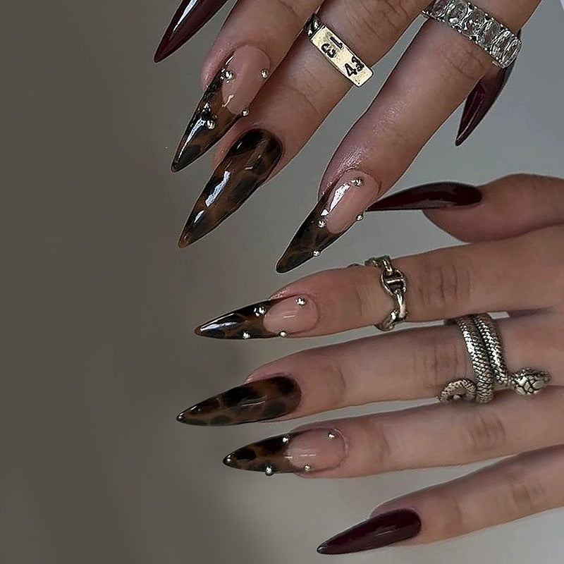 Artificial nail set with elegant leopard and burgundy design Bowlift